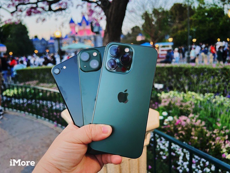 Green iPhone 13 and Alpine Green iPhone 13 Pro and Midnight iPhone SE