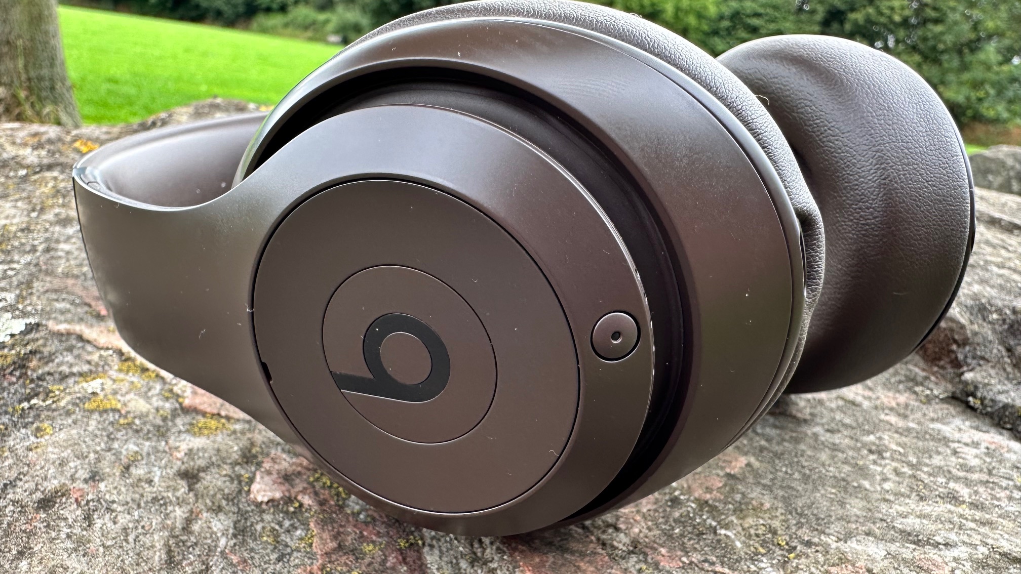 Beats Studio Pro buttons
